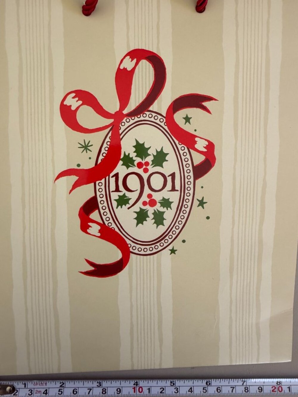 DISNEYLAND CALIFORNIA ADVENTURE 1901 CLUB GIFT HOLIDAY BAG/TISSUE PAPER